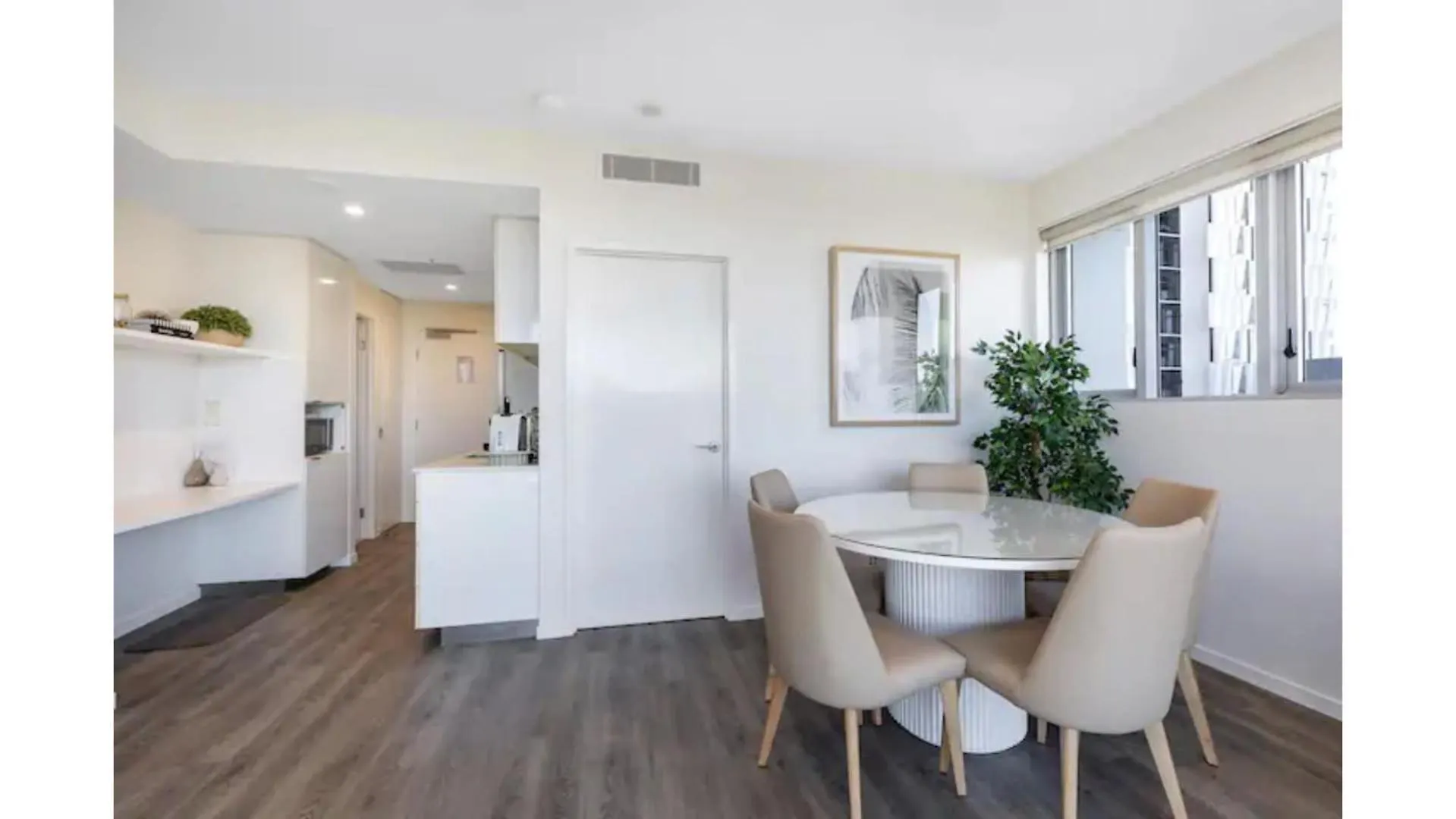 Stylish Apartment In Brisbane Share Save