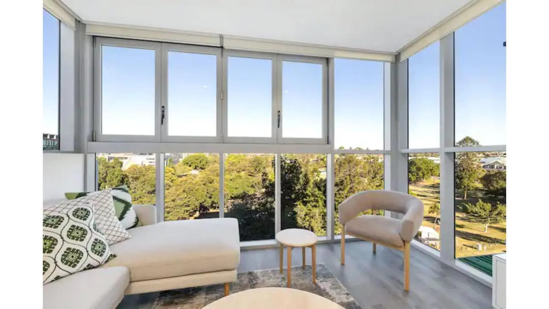 Stylish Apartment In Brisbane Share Save의 연락처