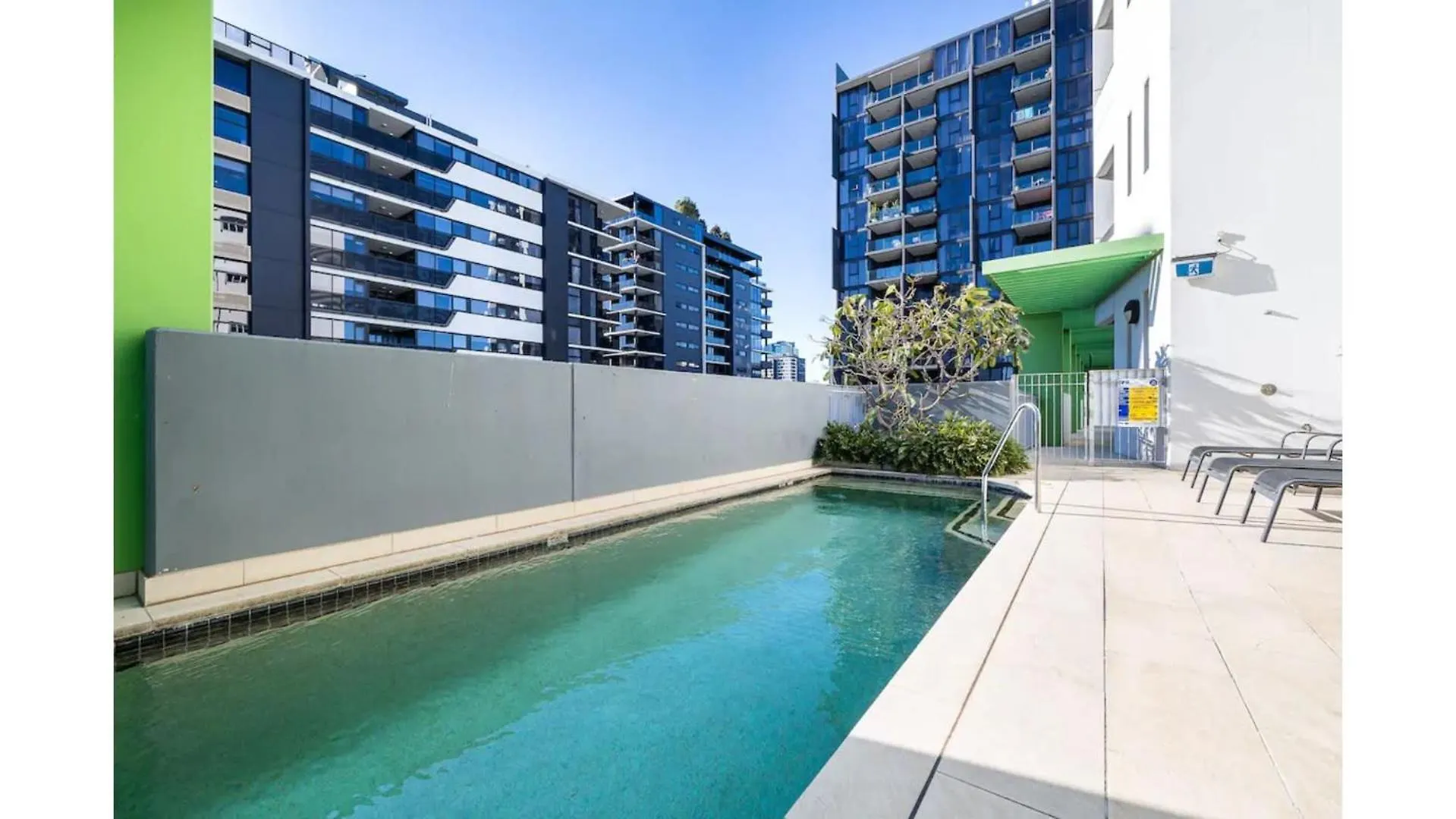 Stylish Apartment In Brisbane Share Save 0*,  오스트레일리아