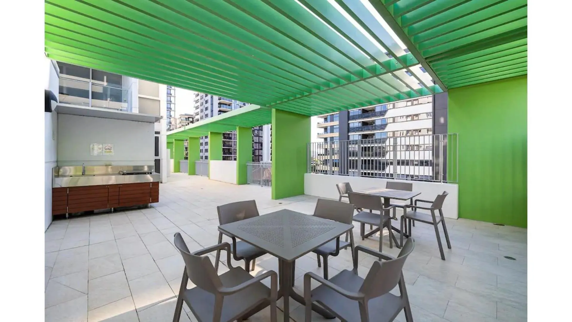 Stylish Apartment In Brisbane Share Save 오스트레일리아